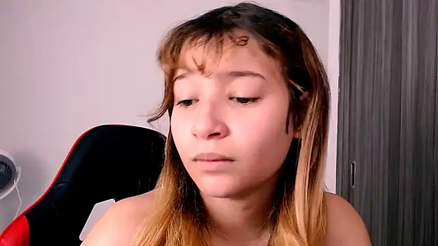 Snapshot of EmuOtori chatting on January 9, 2026, 12:08 pm EmuOtori online show from January 9, 2026, 12:08 pm