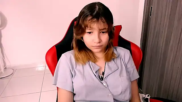 Snapshot of EmuOtori chatting on January 10, 2026, 12:18 pm EmuOtori online show from January 10, 2026, 12:18 pm