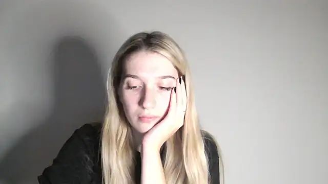 Lucyreeel  online show from October 13, 2025, 4:07 pm