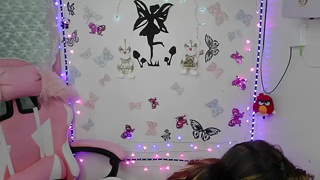 luna00bella7 online show from November 12, 2025, 2:12 am