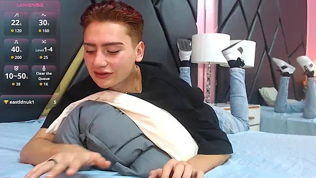 Snapshot of Alex_Millerss chatting on October 17, 2025, 8:44 pm Alex Millerss online show from October 17, 2025, 8:44 pm