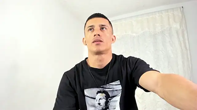 Snapshot of Muscle_man07 chatting on November 18, 2025, 9:52 pm Muscle man07 online show from November 18, 2025, 9:52 pm
