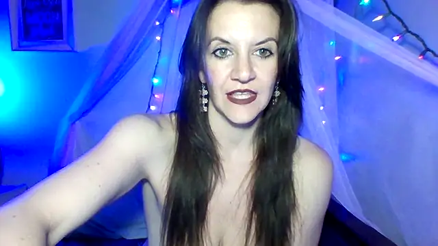 easy briezy online show from December 19, 2025, 7:37 am