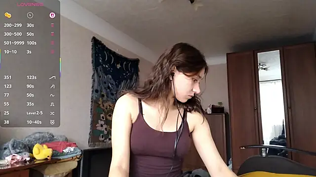 MiaLovelyOne online show from October 28, 2025, 9:35 am