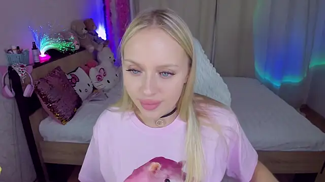 CeaneLino online show from October 12, 2025, 6:29 pm