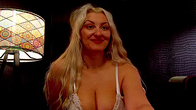 LeticiaReys online show from February 7, 2026, 2:21 pm