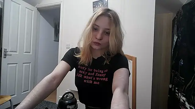 Snapshot of cinnamon-xx chatting on May 28, 2026, 3:59 am cinnamon-xx online show from May 28, 2026, 3:59 am
