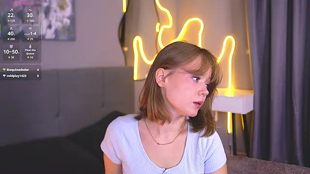 lorapalmerry online show from October 27, 2025, 3:16 pm