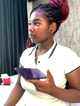 KarinaFlowers  online show from December 19, 2025, 12:23 pm