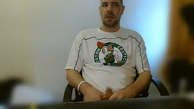 Snapshot of chibrax918 chatting on March 11, 2026, 8:42 am chibrax918 online show from March 11, 2026, 8:42 am