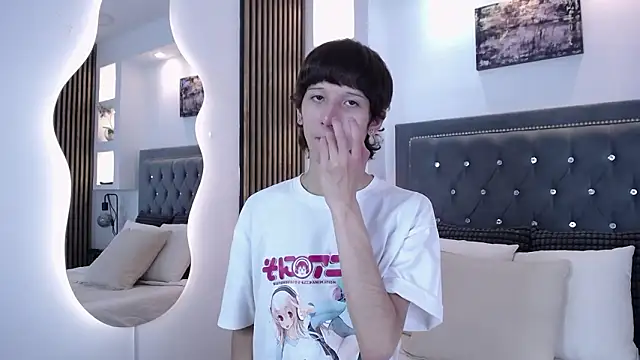 Emo Boy  online show from March 11, 2026, 8:37 pm