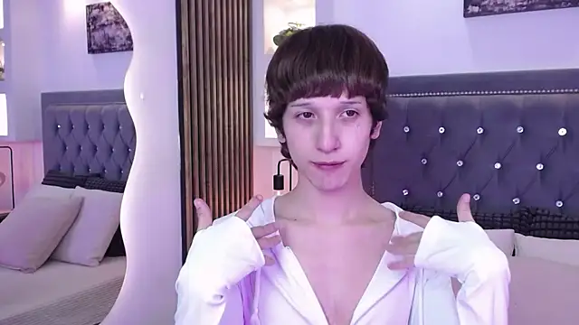 Emo Boy  online show from May 16, 2026, 9:13 pm