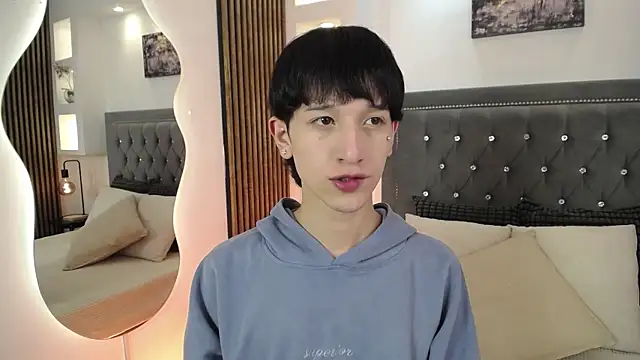 Emo Boy  online show from June 1, 2026, 8:21 pm