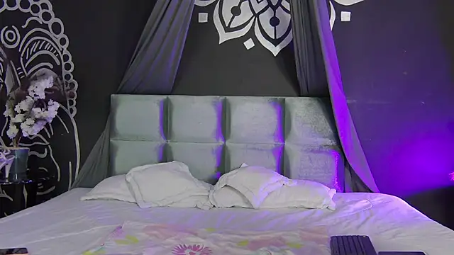 Aranzza Ross online show from December 2, 2025, 8:37 pm