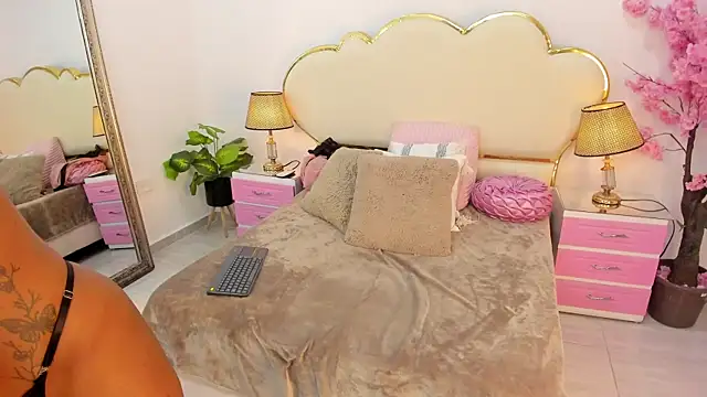  NinaFox  online show from July 14, 2026, 8:47 pm