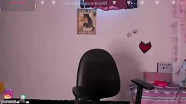 Emilycollei online show from November 13, 2025, 3:55 pm