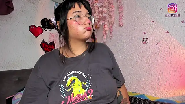 Emilycollei online show from April 7, 2026, 4:13 am