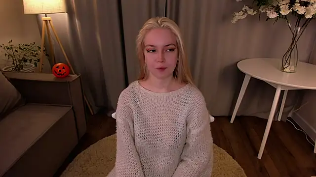 TinaStevenson online show from October 29, 2025, 9:38 pm