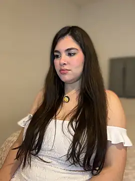 Snapshot of Isabella_LaRue chatting on April 14, 2026, 2:50 am Isabella LaRue online show from April 14, 2026, 2:50 am