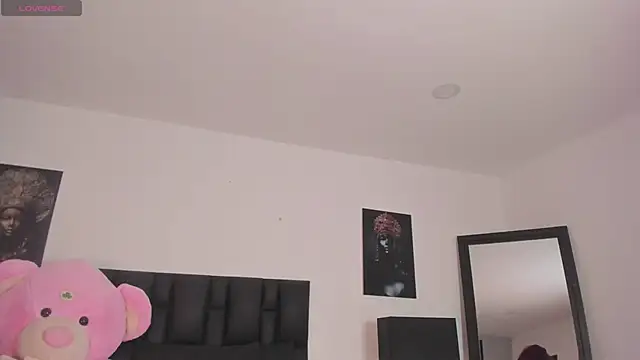 SaradaParker online show from April 1, 2026, 4:37 pm