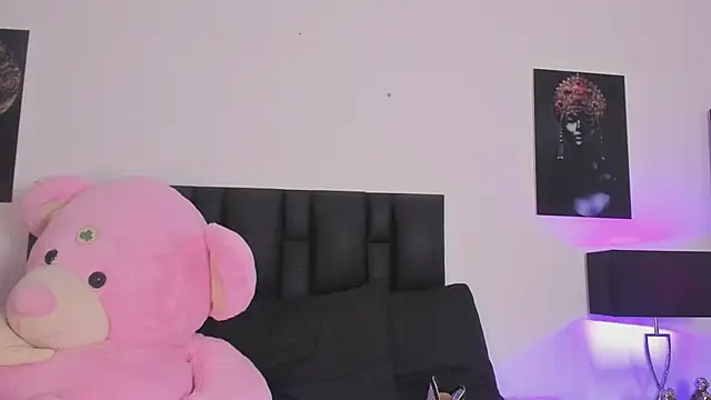 SaradaParker online show from April 2, 2026, 5:43 pm