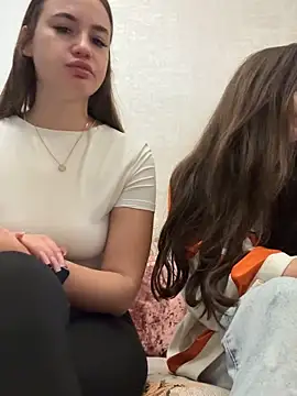 MayaGlow online show from October 25, 2025, 5:37 am