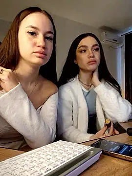 MayaGlow online show from January 18, 2026, 5:33 am