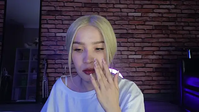 saya li1 online show from November 20, 2025, 10:31 pm