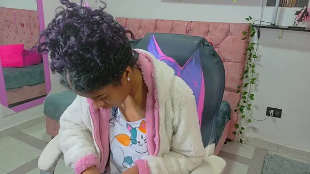 thianahorny online show from April 1, 2026, 1:41 pm