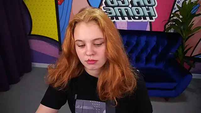 SnowWhiti online show from October 31, 2025, 2:29 pm