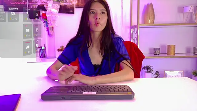 Snapshot of SweetRenata_ chatting on May 11, 2026, 1:06 pm SweetRenata online show from May 11, 2026, 1:06 pm