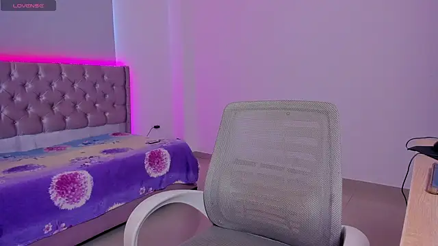 beiby glow online show from October 19, 2025, 1:23 pm