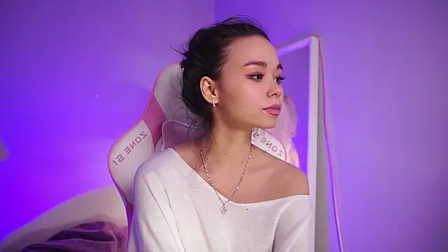 i am eva online show from October 10, 2025, 7:18 am