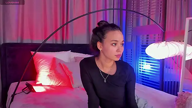 i am eva online show from October 11, 2025, 3:21 pm