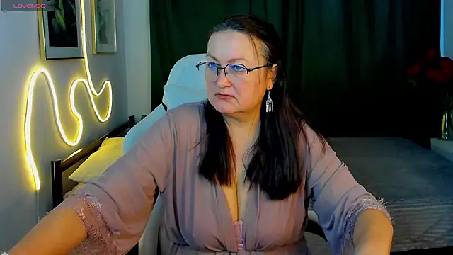 hottyannaa online show from March 3, 2026, 2:39 am