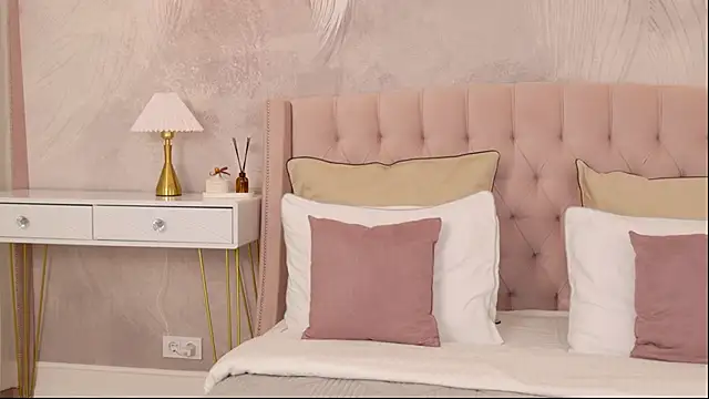 ClaireMathis online show from April 28, 2026, 3:06 pm