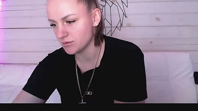 CandyBunie online show from January 17, 2026, 5:23 am