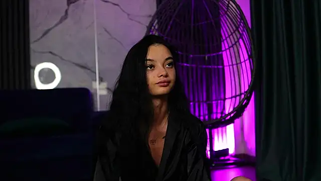 RachelRavee online show from November 10, 2025, 5:17 am