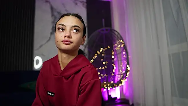 RachelRavee online show from November 21, 2025, 5:06 am