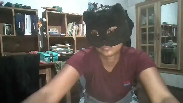 Nora-2003 online show from April 17, 2026, 4:21 pm