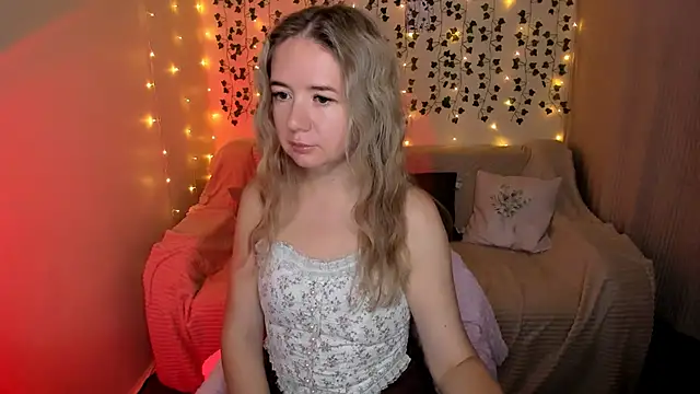 Evaa Braunn online show from October 13, 2025, 2:33 am