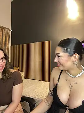 Snapshot of LoraShines chatting on July 19, 2026, 1:26 pm LoraShines online show from July 19, 2026, 1:26 pm
