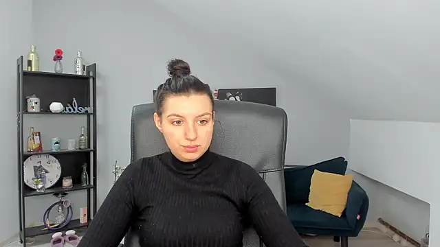 BettyJamess online show from December 16, 2025, 5:45 am