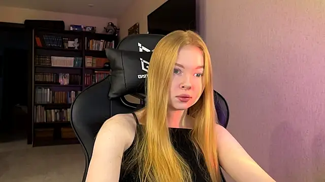 RaguelNicksons online show from November 5, 2025, 4:12 am