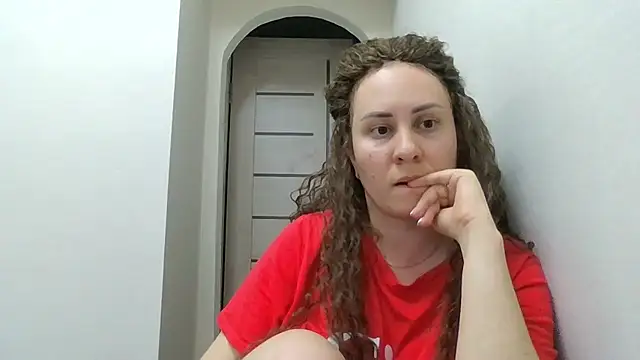 Snapshot of MeadowEyes chatting on May 13, 2026, 4:37 pm MeadowEyes online show from May 13, 2026, 4:37 pm
