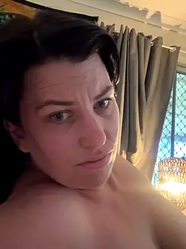 Snapshot of oceanGal25 chatting on December 2, 2025, 1:33 am oceanGal25 online show from December 2, 2025, 1:33 am