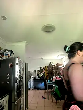 Snapshot of oceanGal25 chatting on December 3, 2025, 2:08 am oceanGal25 online show from December 3, 2025, 2:08 am