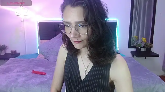 Dafne xx  online show from October 17, 2025, 1:25 pm