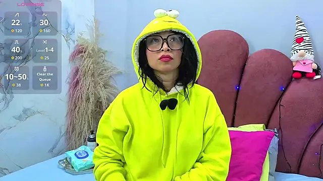 CHIARAJJONES online show from December 1, 2025, 1:16 pm