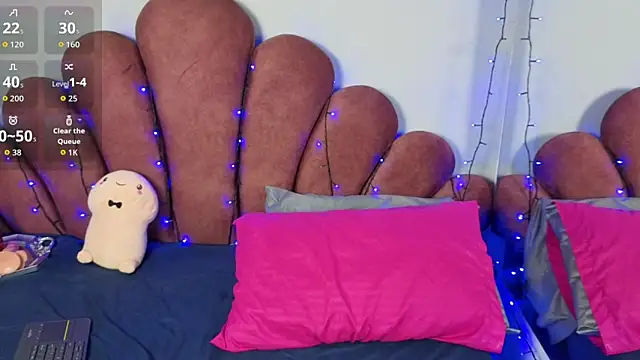 CHIARAJJONES online show from January 14, 2026, 1:06 pm